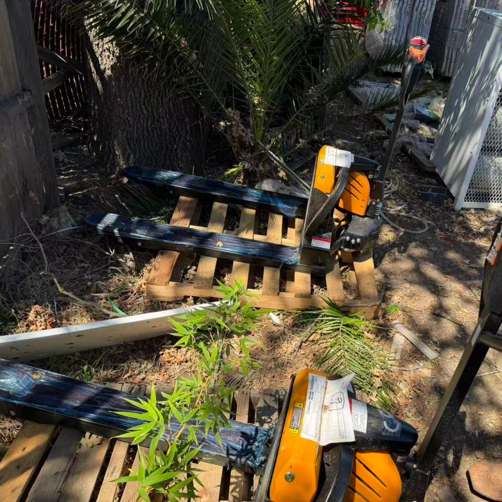 Unused 4400lbs Electric Pallet Jack, 45"x27" Fork
