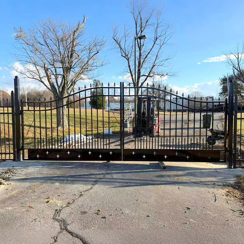 Unused Greatbear 18ft Iron Gate. artwork Star in the Middle - EPE foam (MSRP: $2,400)