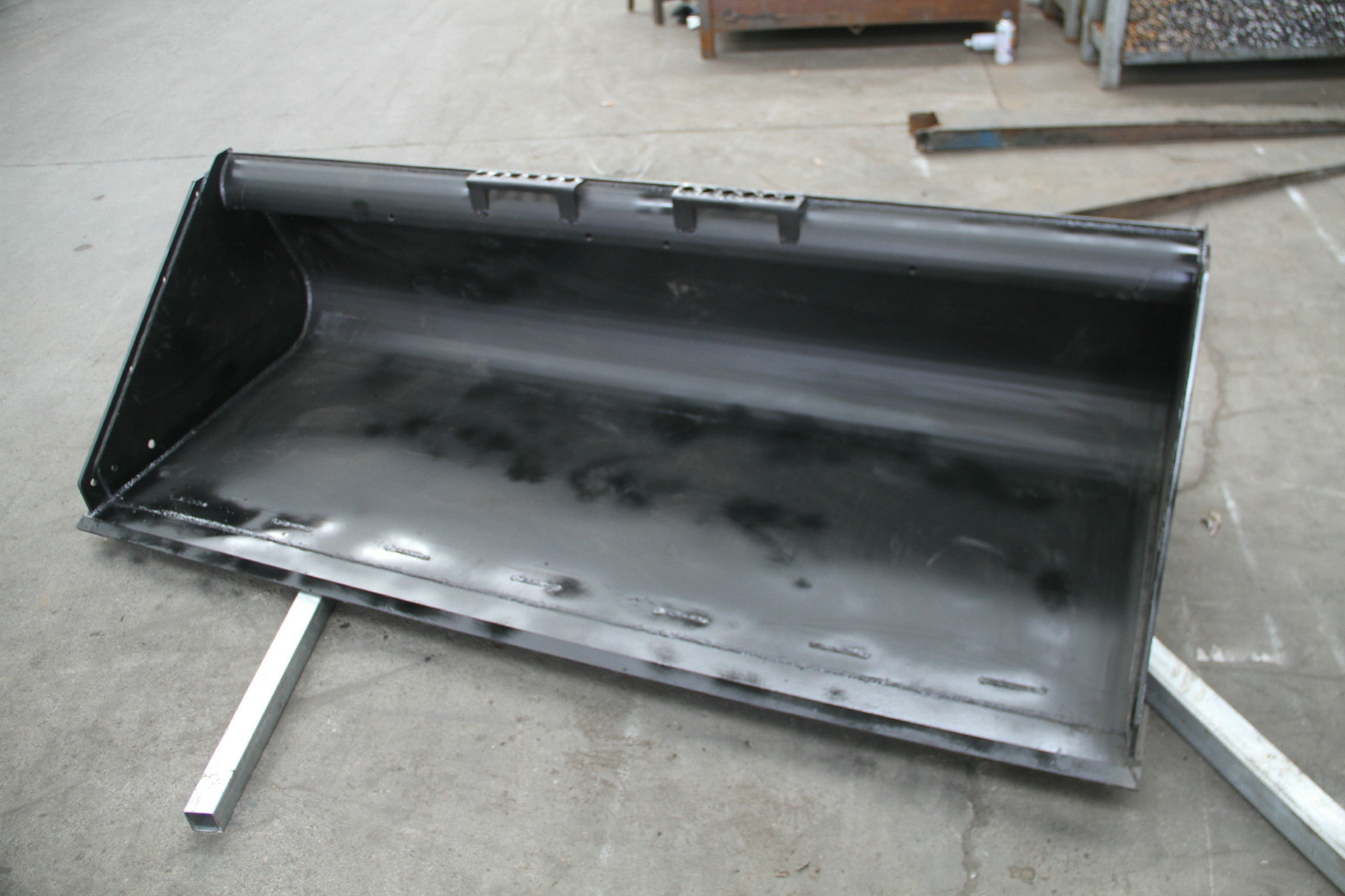 Unused Skid Steer Bucket 72'' (MSRP: $1,890)
