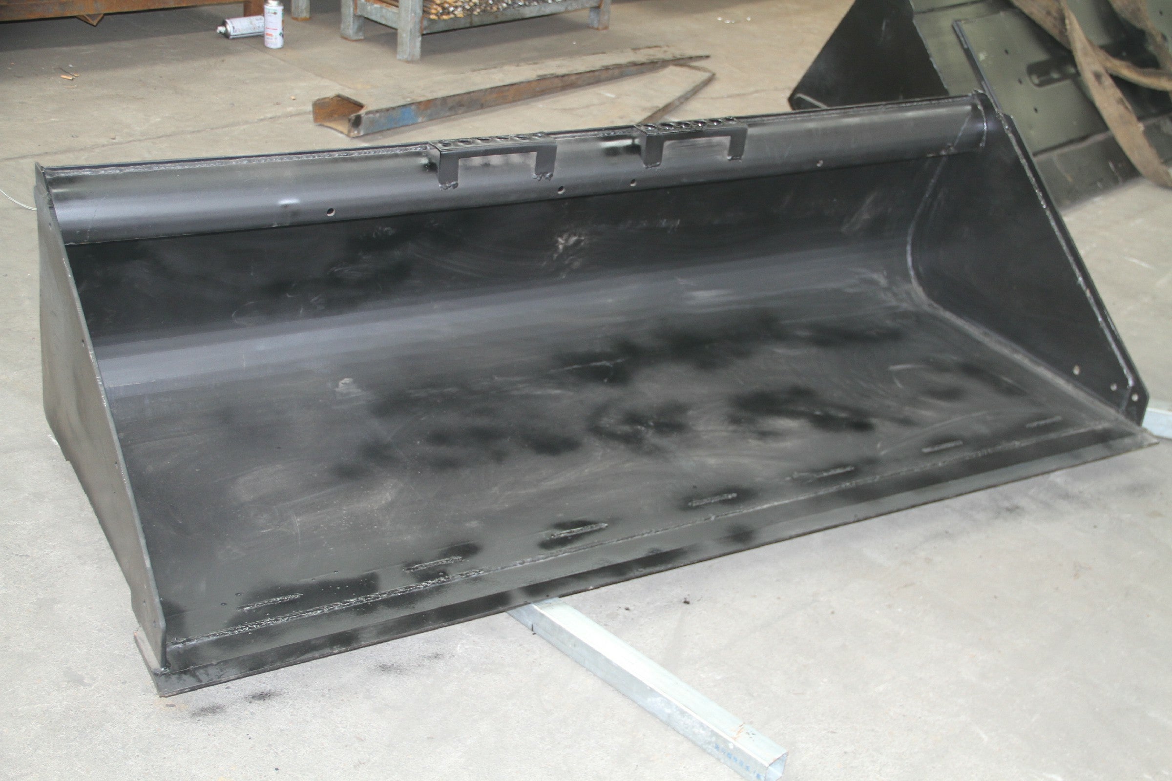 Unused Skid Steer Bucket 72'' (MSRP: $1,890)