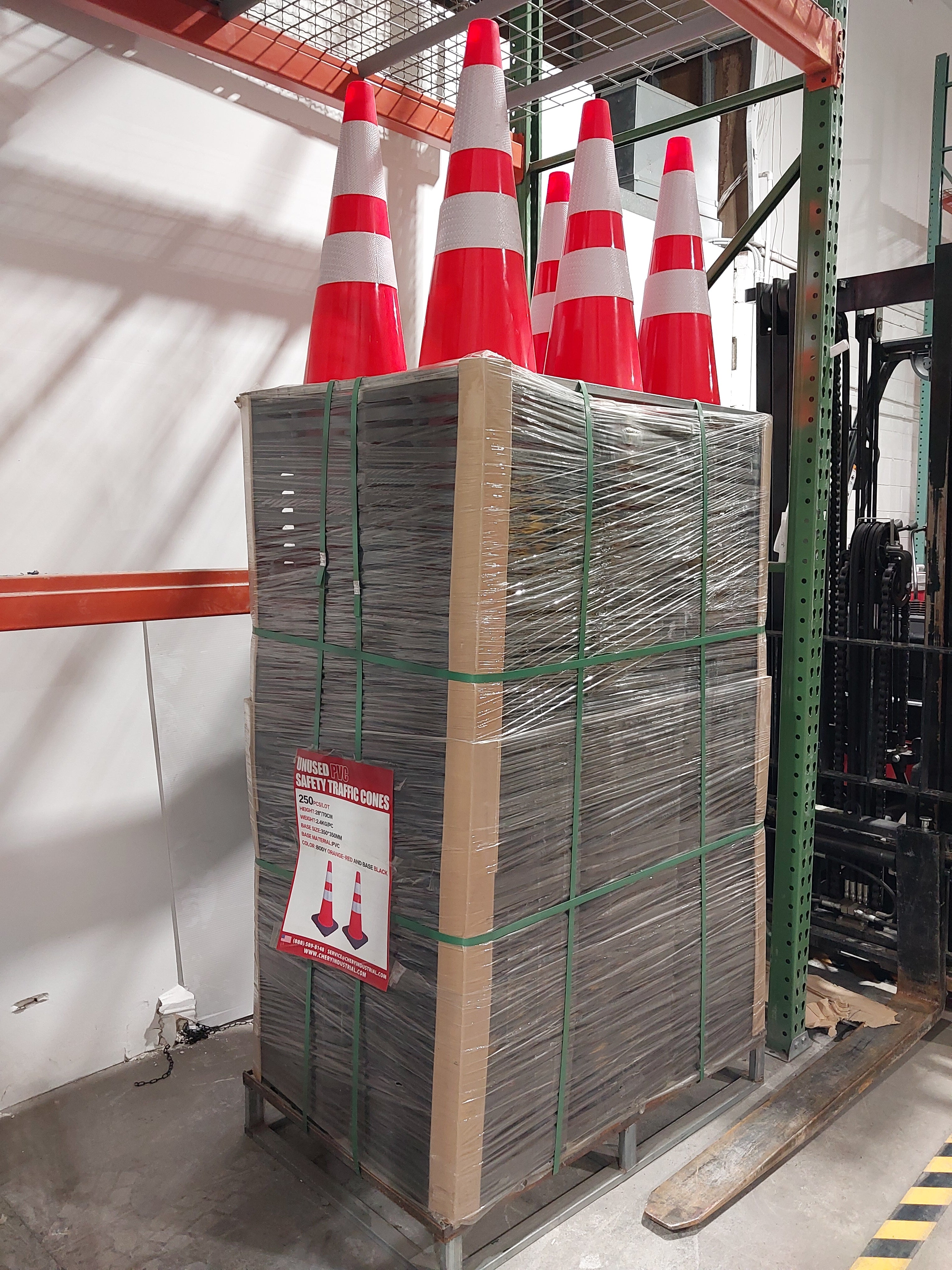 Unused 28" H Traffic Cones Safety Road Parking Cone With Black Weighted Base 1pc (MSRP: $15.5)