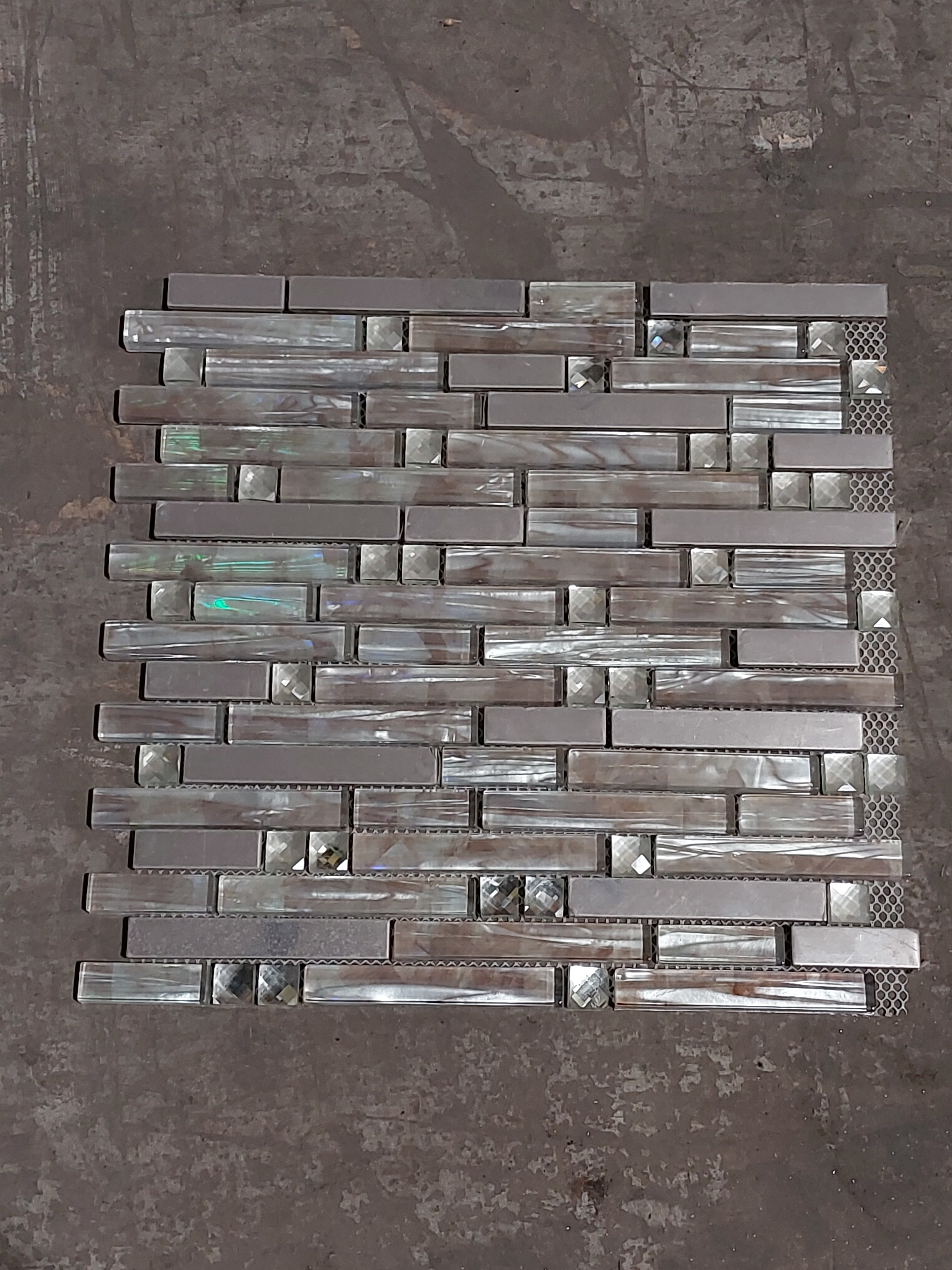 Unused Random Design Tile 1 pcs (MSRP: $12.99)