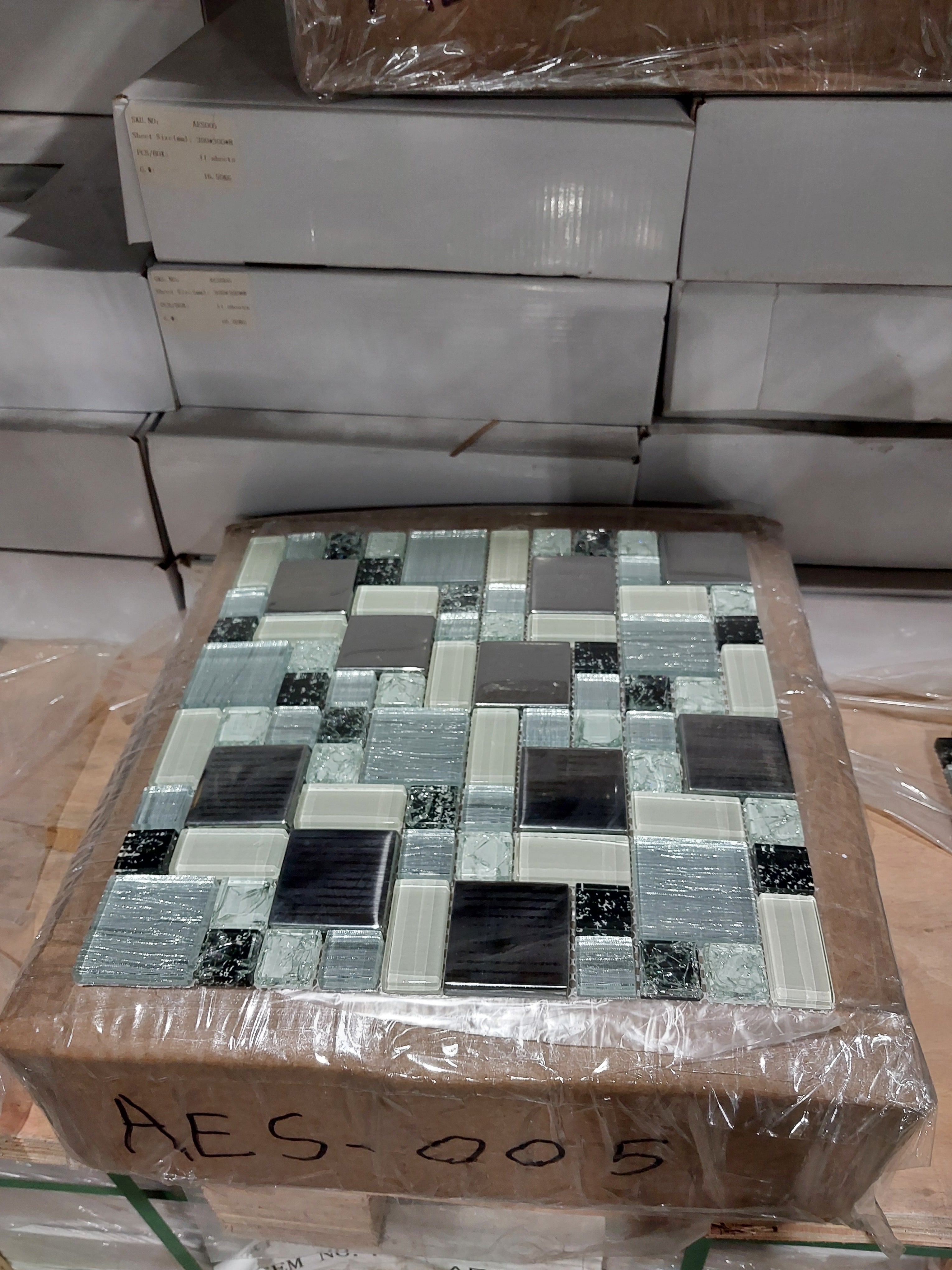 Unused Random Design Tile 1 pcs (MSRP: $12.99)