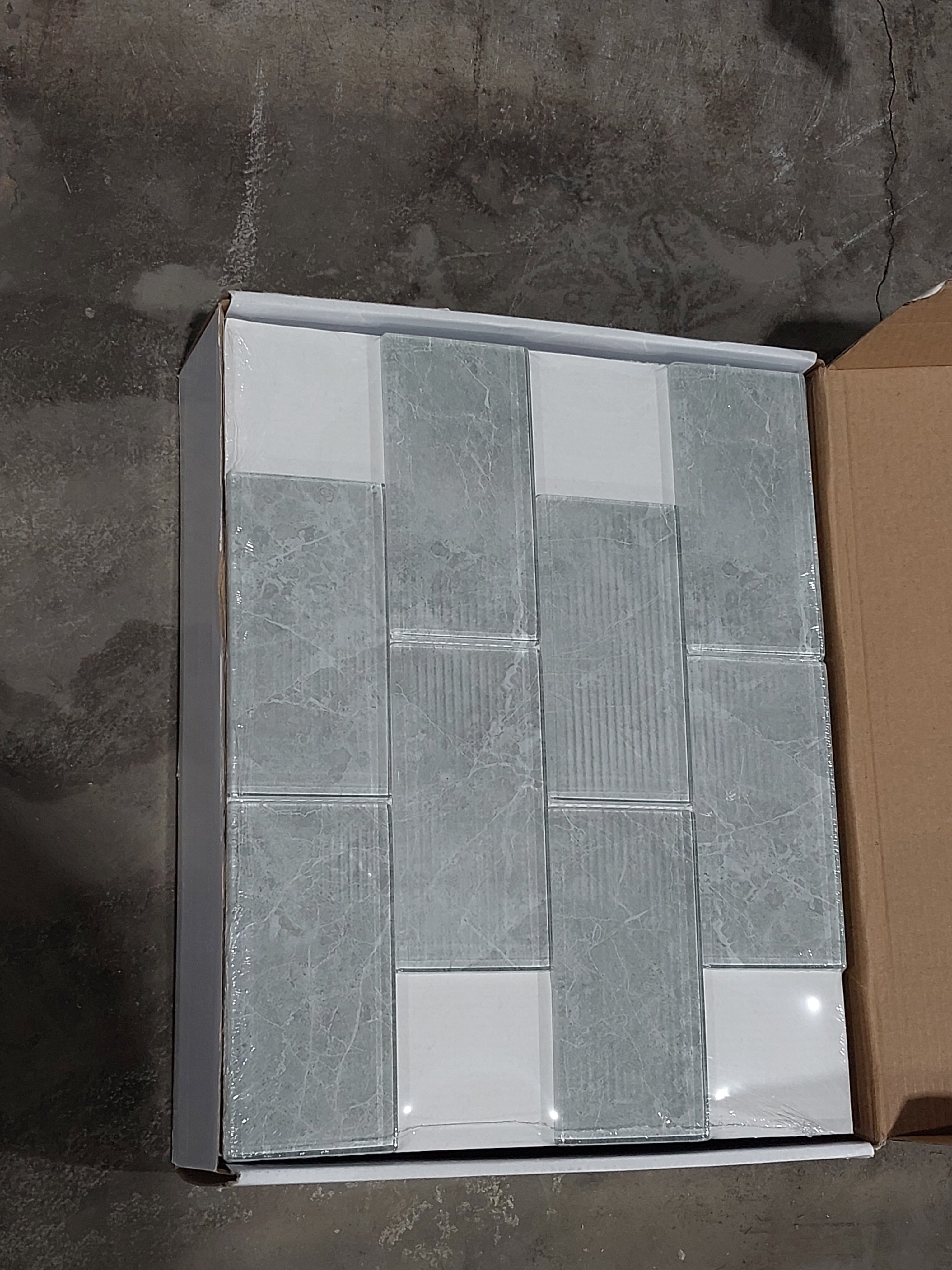 Unused Random Design Tile 1 pcs (MSRP: $12.99)