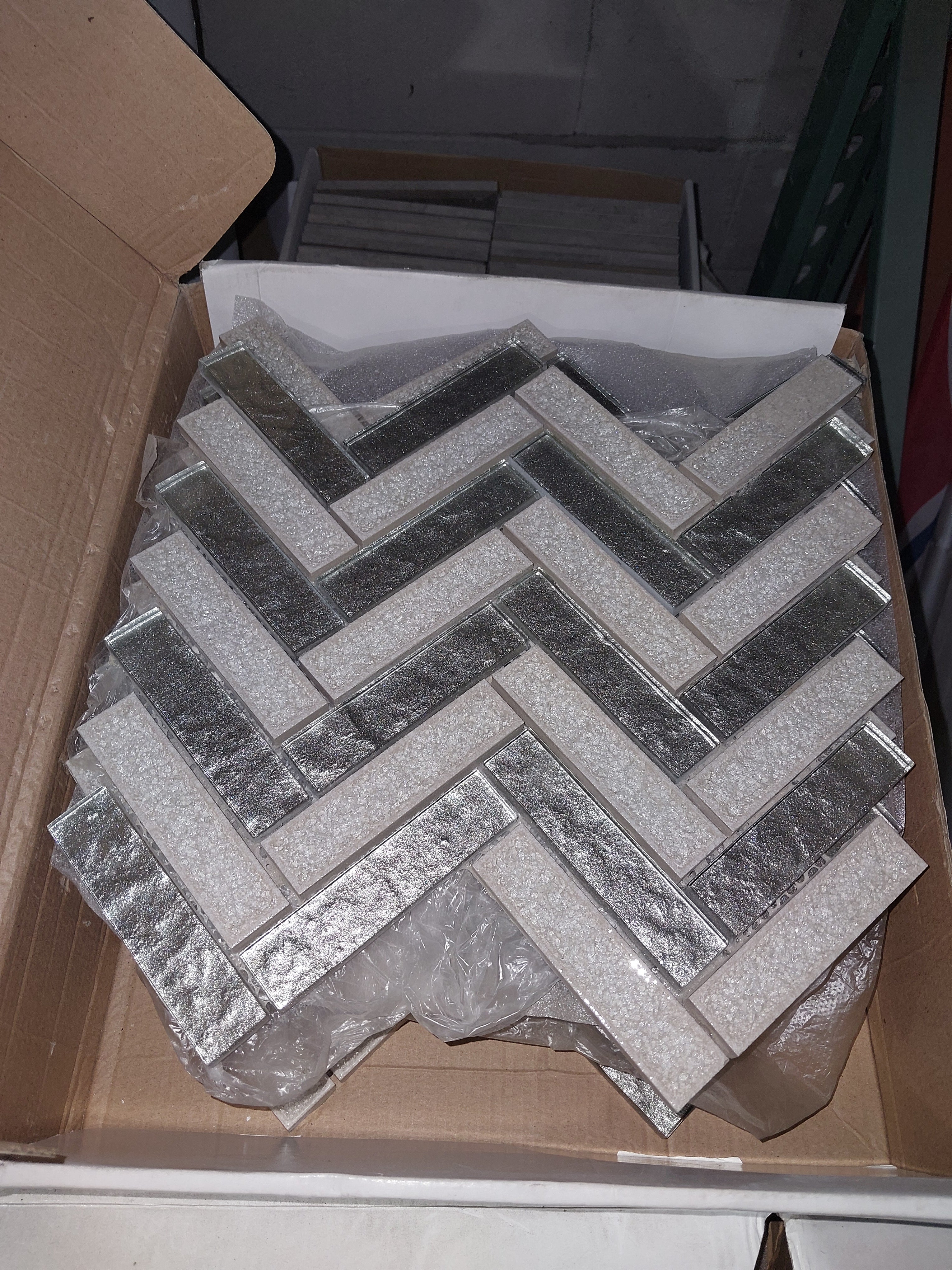 Unused Random Design Tile 1 pcs (MSRP: $12.99)