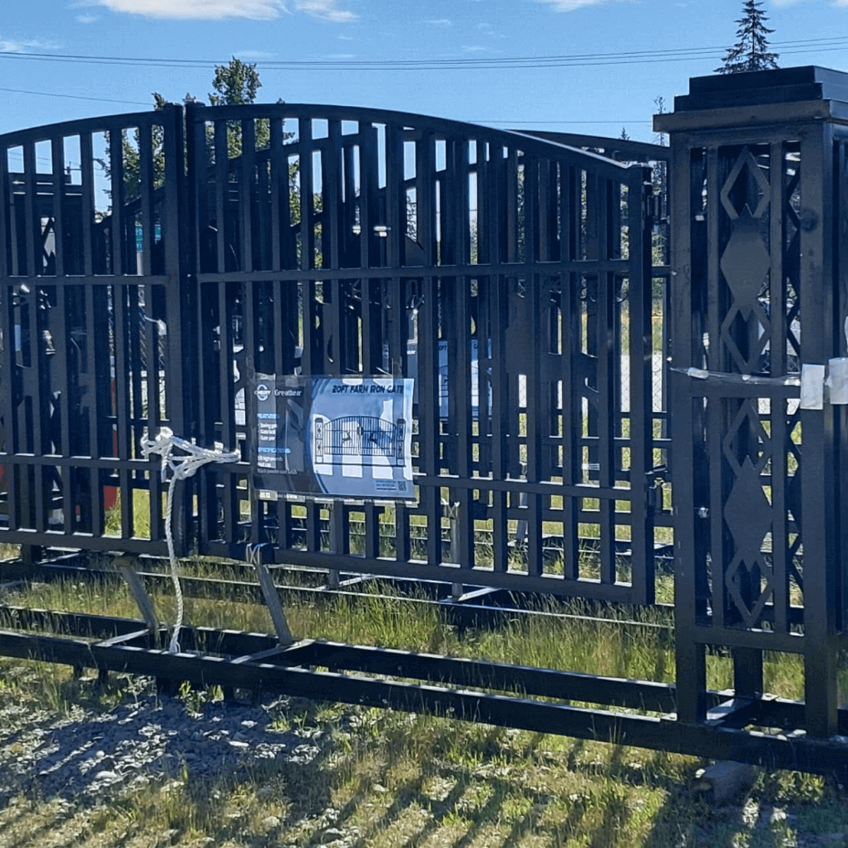 Unused Greatbear Iron gate 20' single arc hollow with Deer in the middle (MSRP: $3,199)