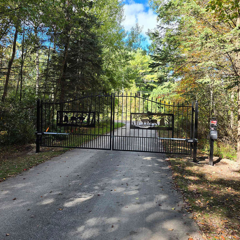 Unused Geatbear iron gate 18ft Deer in rectangular figure - EPE foam (MSRP: $1,800)